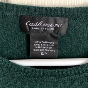 Luscious forest green 💯% cashmere crewneck size S